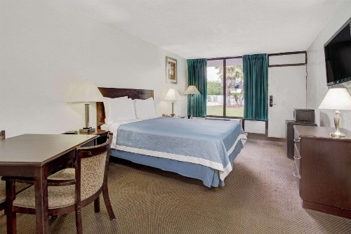 Days Inn by Wyndham Kissimmee FL image 19